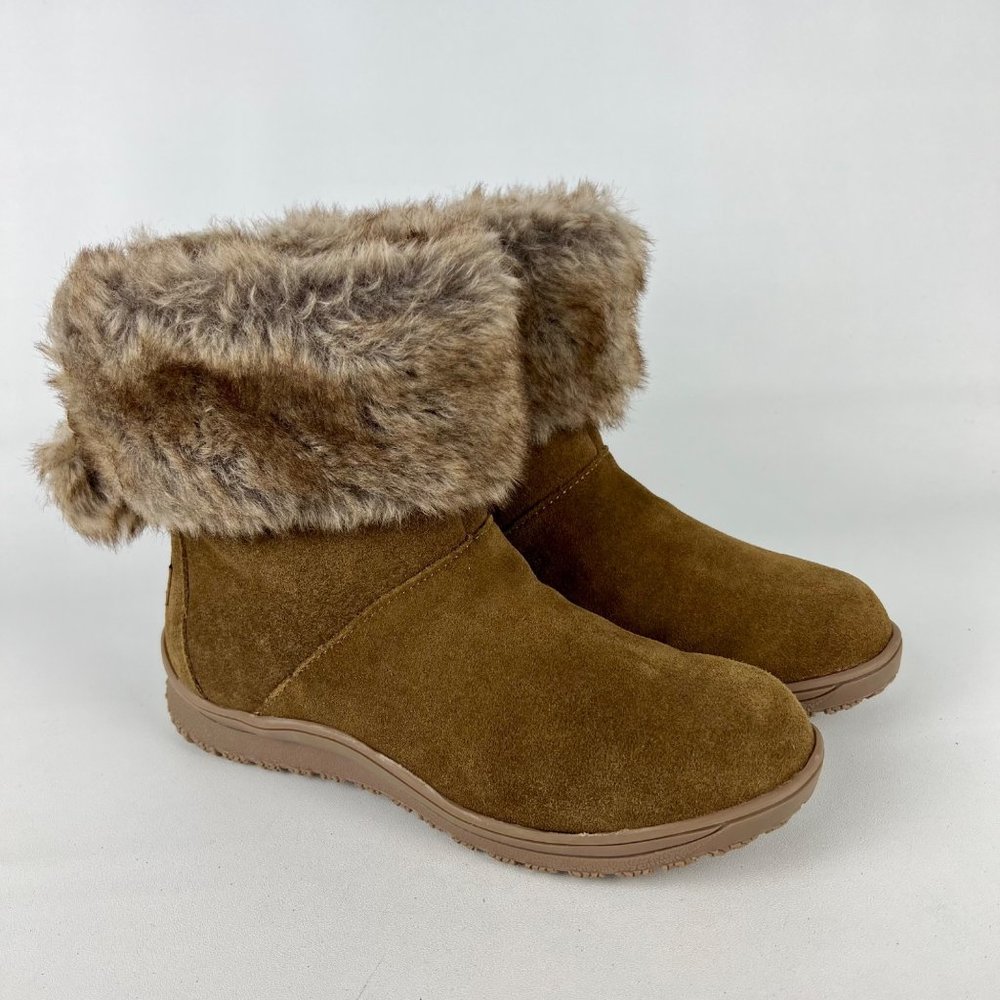 Minnetonka Somerville Womens Brown Suede Ankle Boot Faux Fur Cuff Pom Pom size 8
